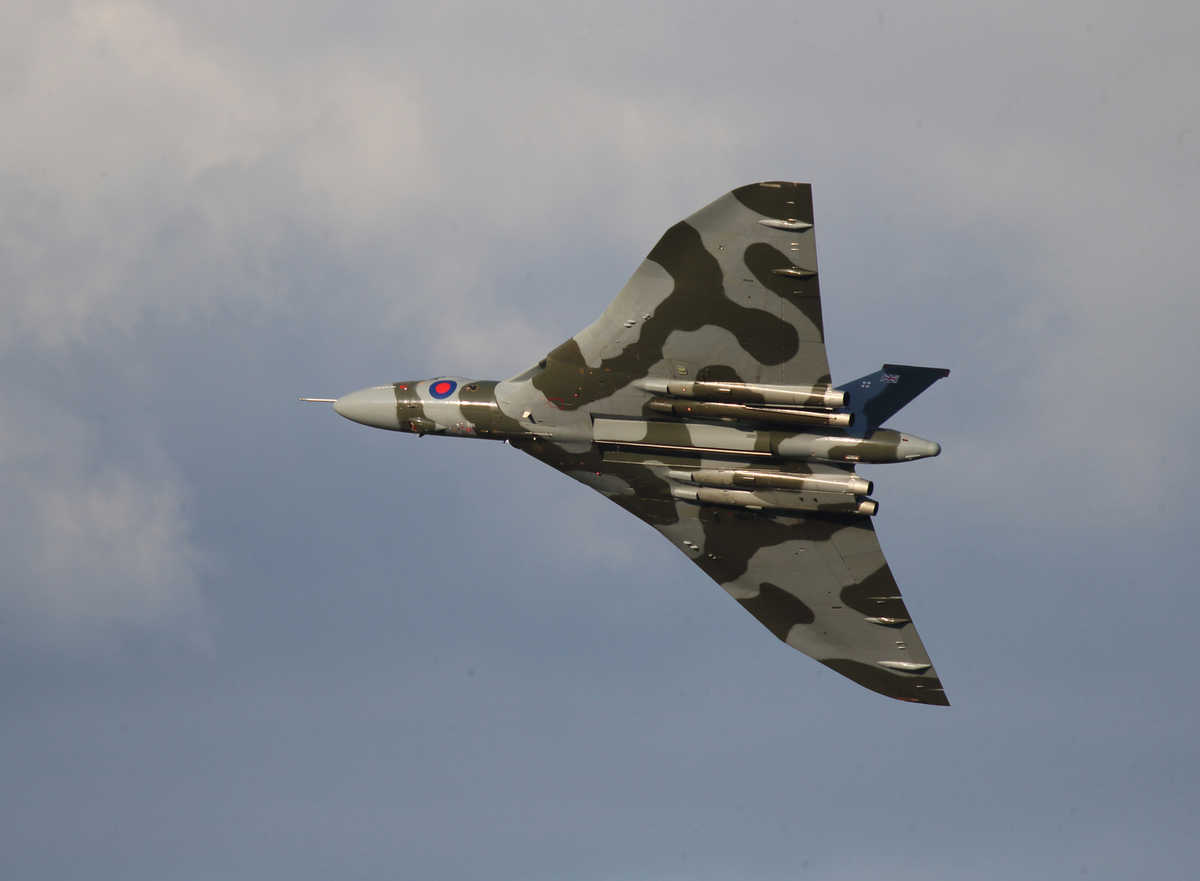 Vulcan Bomber banking away